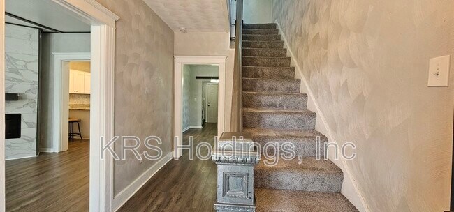 Building Photo - 62 Elm Ave