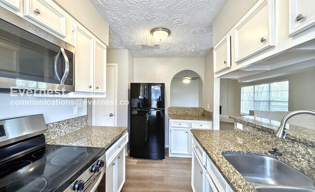 Building Photo - 20021 Cottonglade Ln