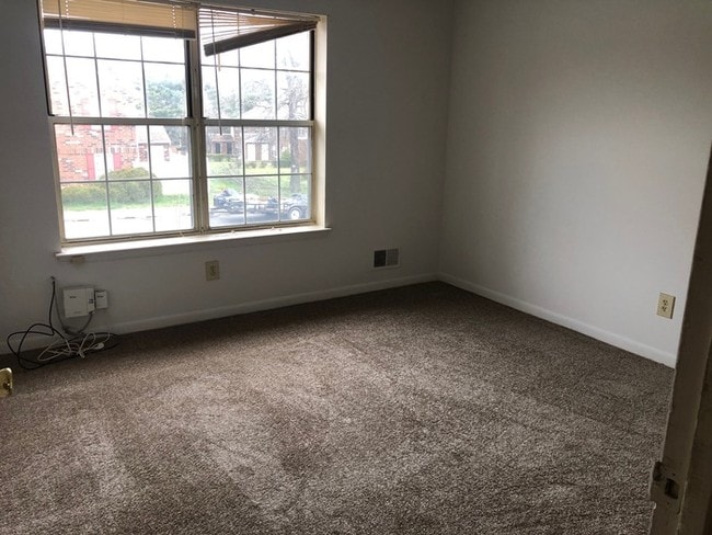 Building Photo - 2nd floor 2 bedroom, 1 bath apartment