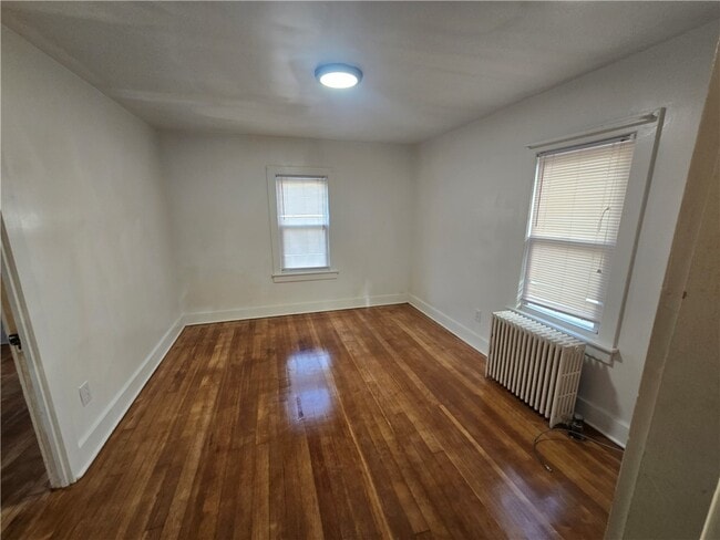 Building Photo - 39 Maple St