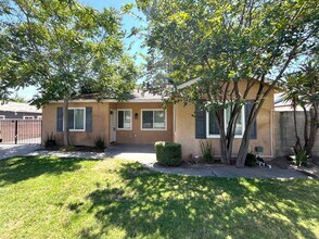 Building Photo - 1629 Kendall Dr