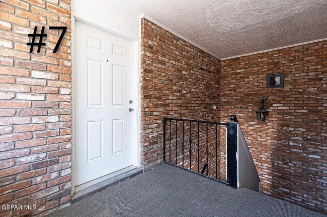 Building Photo - 333 Eubank Ct