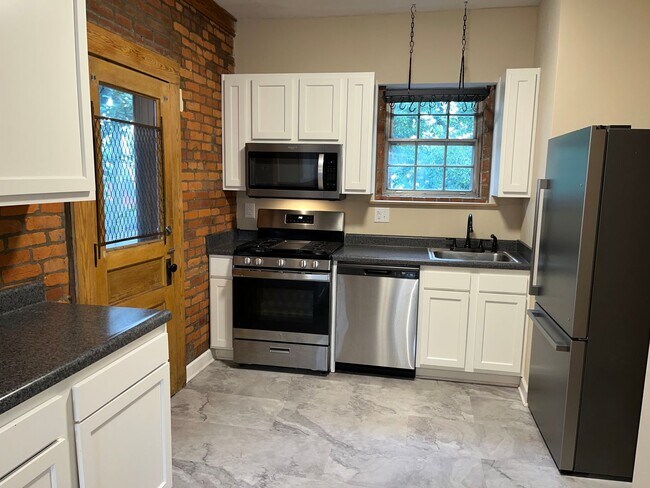 Foto del edificio - Muir - 308-308 1/2 Wilber Ave