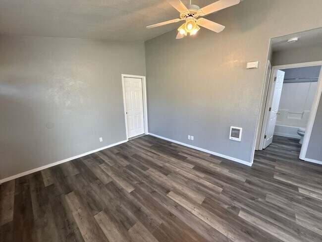 Foto del edificio - 1265 Poplar St