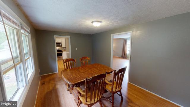Building Photo - 2735 Pinewood Dr