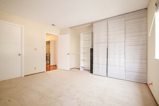 Foto del edificio - Beautiful 2 bedroom 2 bathroom Condo in Sa...