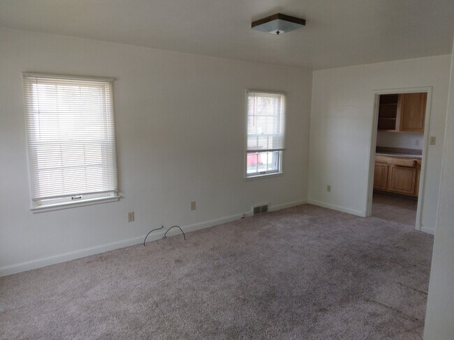 Foto del edificio - 1230 Harding Ave