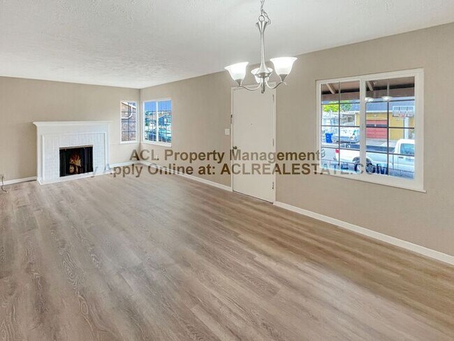 Foto del edificio - Centrally Located Hayward Home For Rent