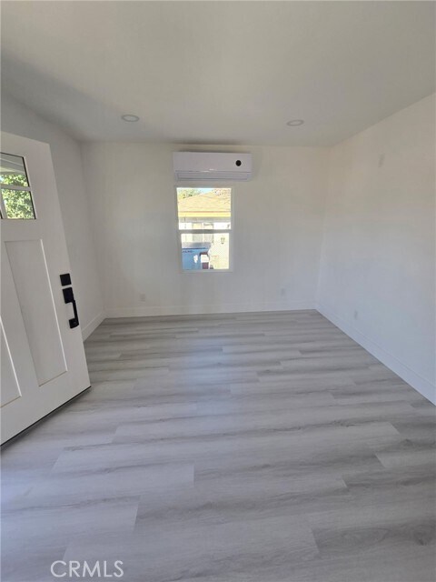 Foto del edificio - 1279 Vine St W