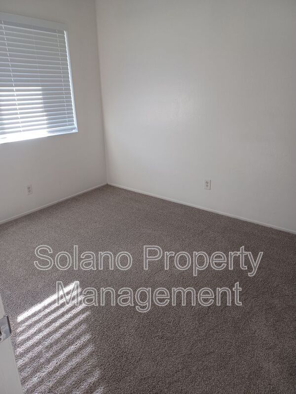 Building Photo - 1955 Grande Cir