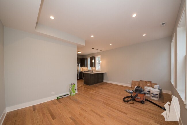 Foto del edificio - 1850 W Dickens Ave