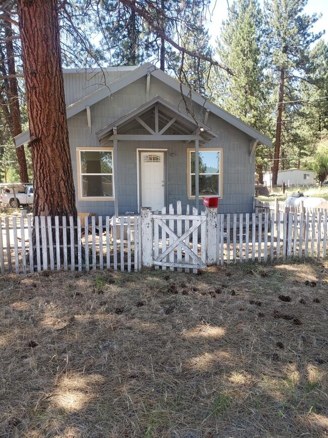 Building Photo - 206 North Lalakes Avenue