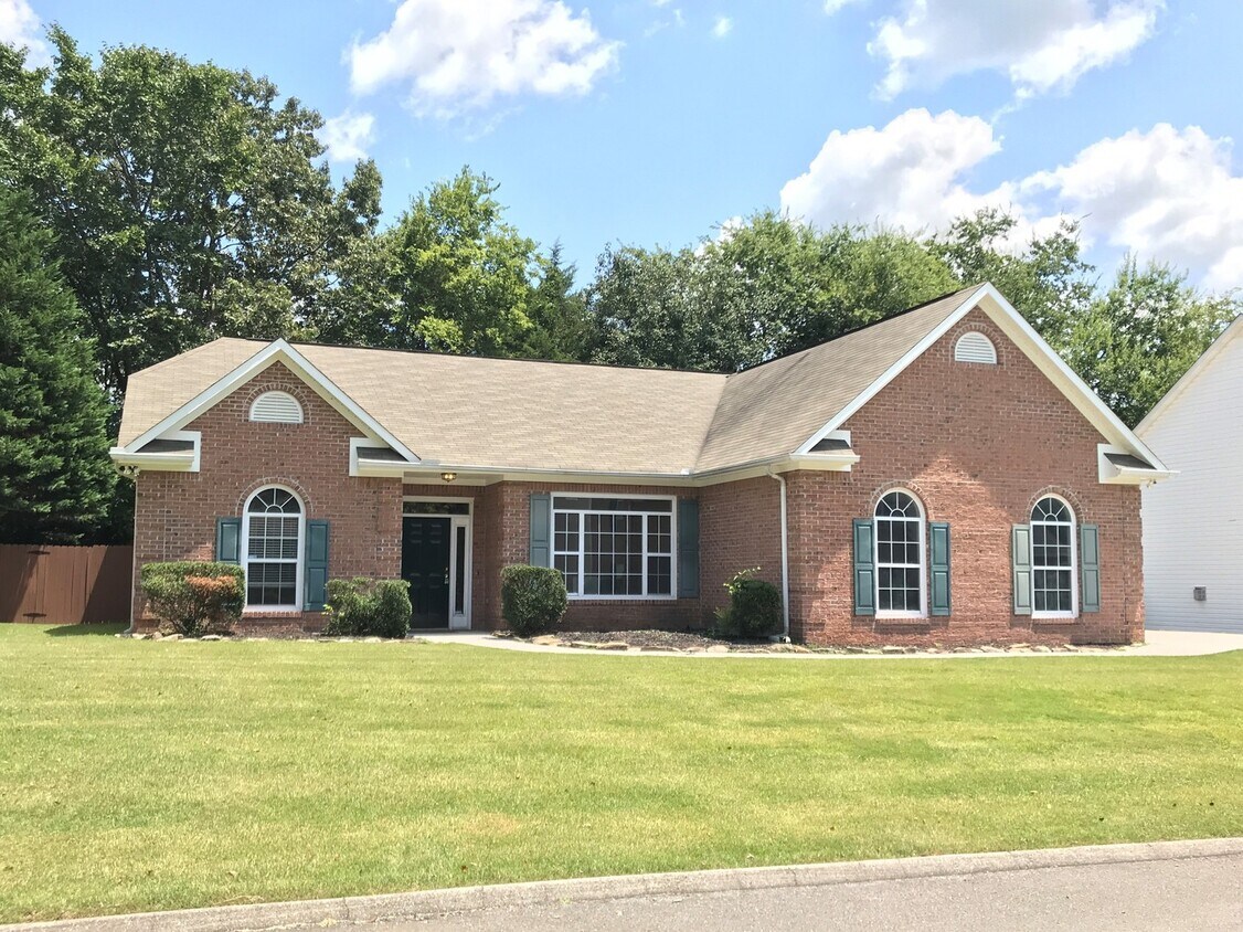 Primary Photo - One Level Living! Updated 3BR / 2BA in Pri...