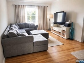 Building Photo - 510 Union 3C