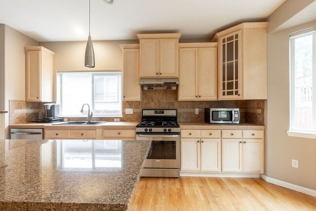 Building Photo - 11528 SE Verns Way
