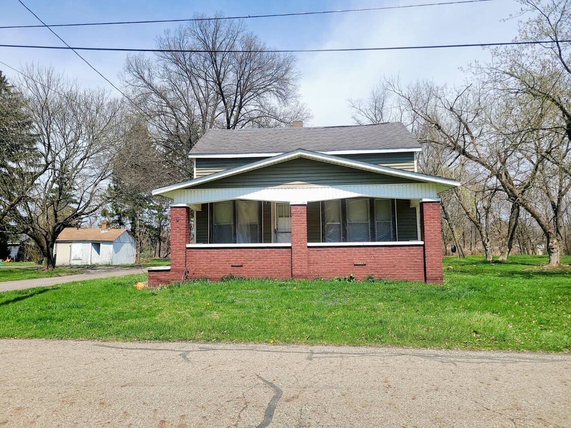 Primary Photo - 316 E Perry St