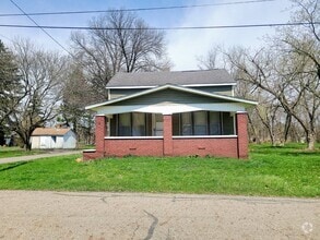 Building Photo - 316 E Perry St
