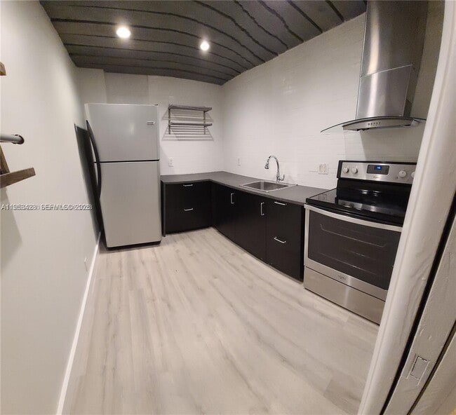 Foto del edificio - 4222 Inverrary Blvd