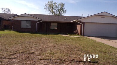 Building Photo - 211 SW Crystal Hills Dr