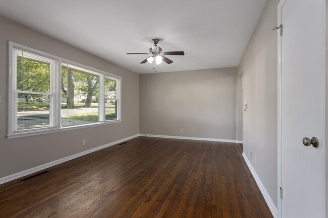 Building Photo - 2106 S Claremont Ave
