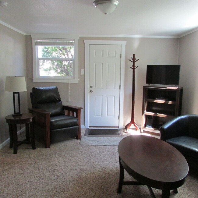 Foto del edificio - 457 N Johnson Ave