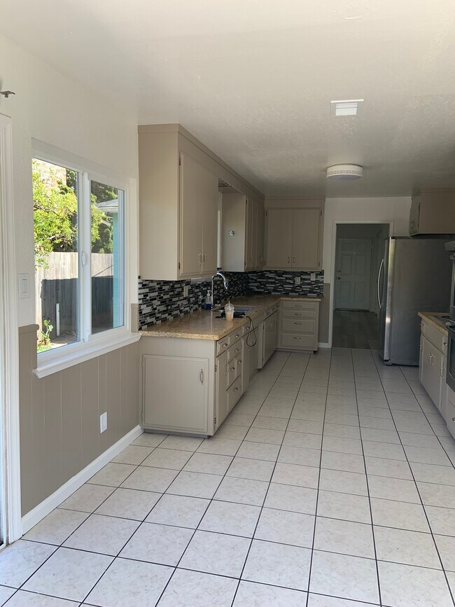 Building Photo - 926 Juana Ave