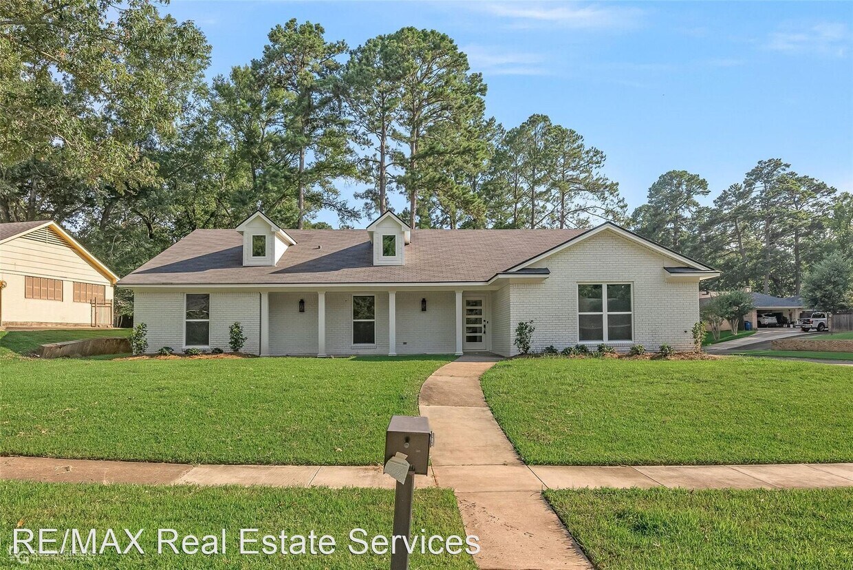 Foto principal - 4 br, 2.5 bath House - 540 Dunmoreland Drive