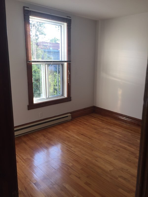 Building Photo - 5345 Av De L'esplanade