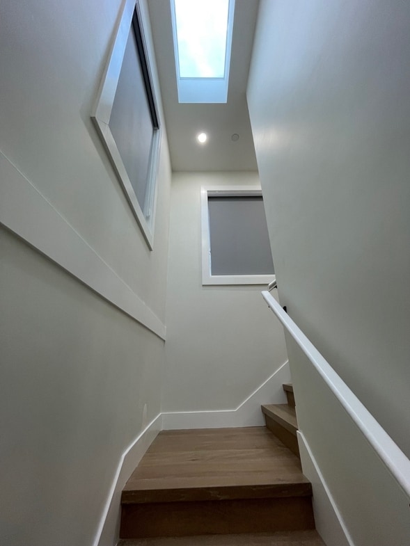 Building Photo - 1415 10th Av E