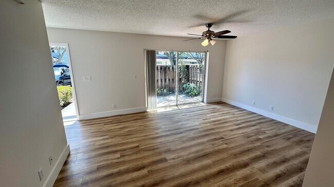 Foto del edificio - 1631 Cypress Way E