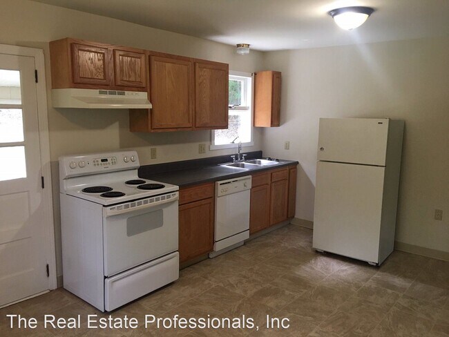 Building Photo - 2 br, 1 bath House - 93 Center Road