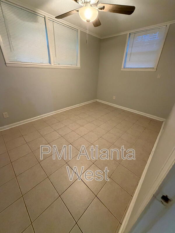 Building Photo - 1715 Highland Pl