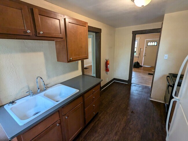 Building Photo - 2 Bedroom 1 Bathroom Single Family Home (P...