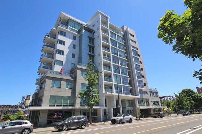 Foto del edificio - Premier 2 Bed/2 Bath Luxury Waterfront Pea...