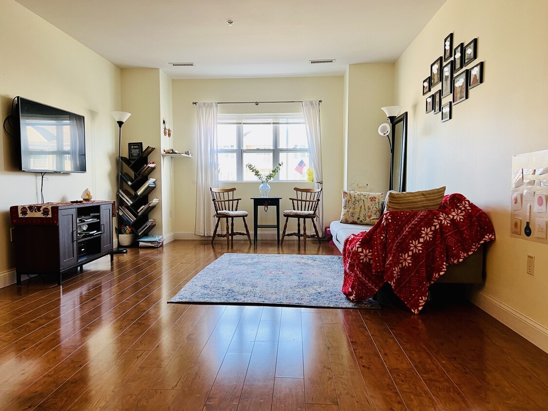 140 Railroad Ave Unit B107, Norwood, MA 02062 Condo for Rent in