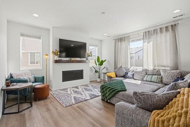 Building Photo - 4230 Satinwood Dr