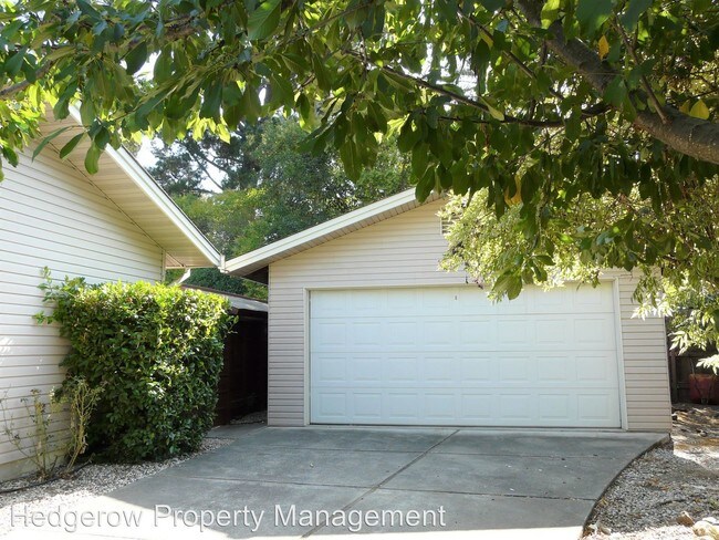 Building Photo - 3 br, 3 bath House - 2534 Oakwood Court
