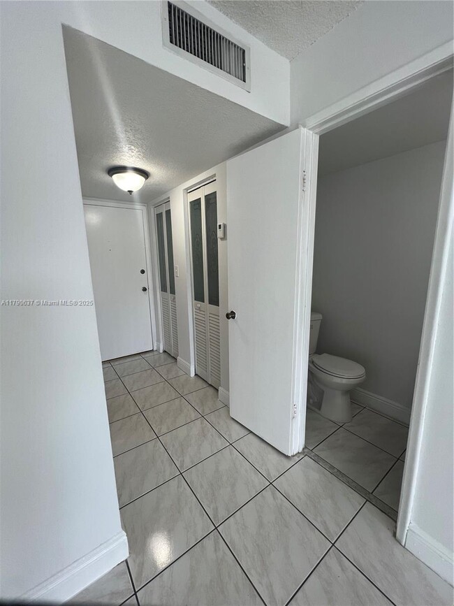 Foto del edificio - 5731 NW 37th St