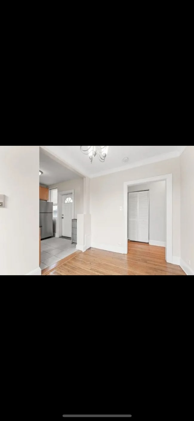 Building Photo - 3606 W Dickens Ave