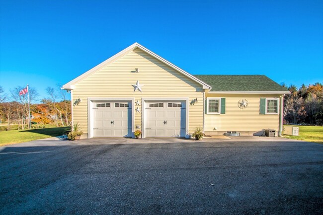 Foto del edificio - 44 Merrill Corner Rd