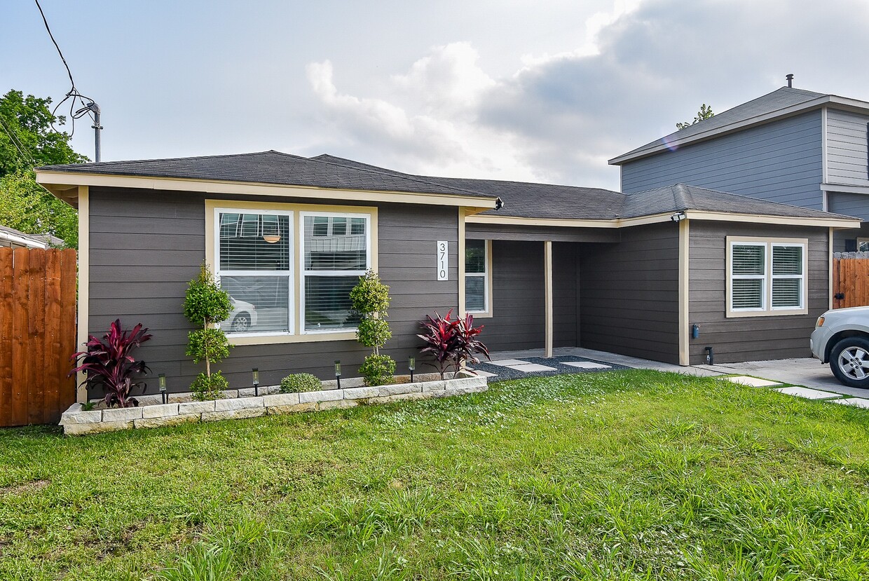 Foto principal - 3710 Dreyfus St