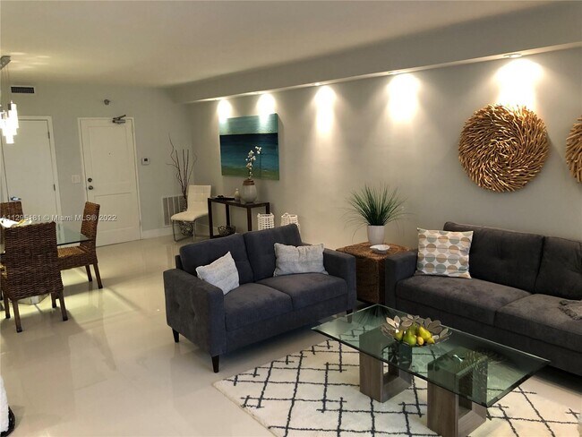 Building Photo - 10185 Collins Ave