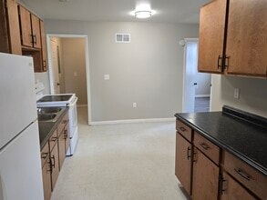 Building Photo - 742 Hamilton Ave