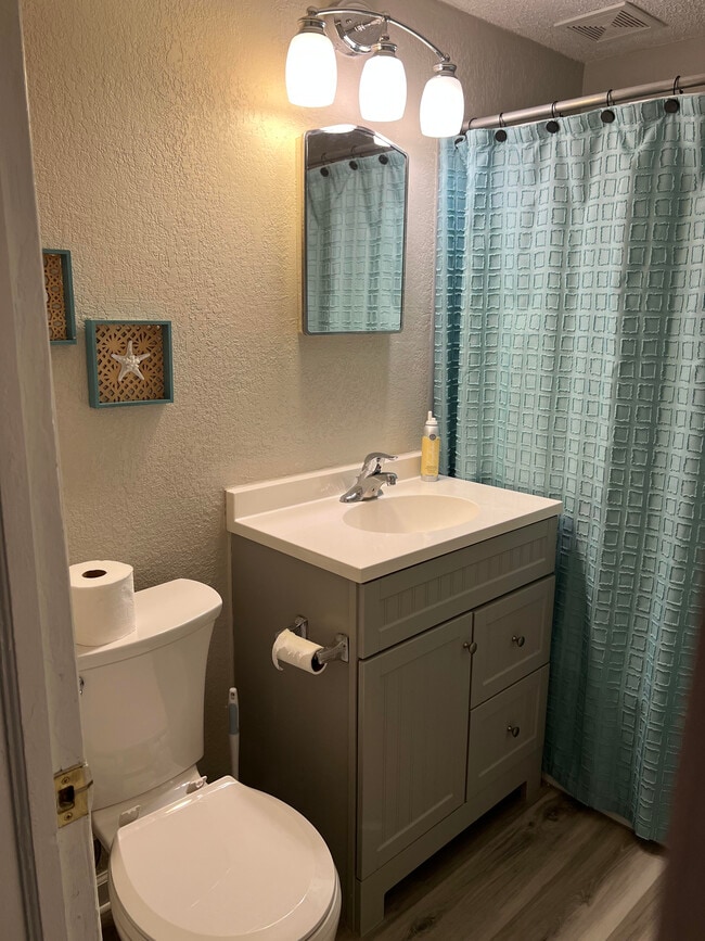 Building Photo - 4622 Cass St