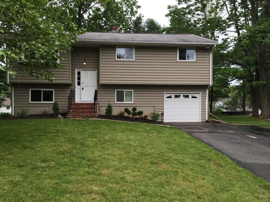 Foto principal - 6 Stewart Ln