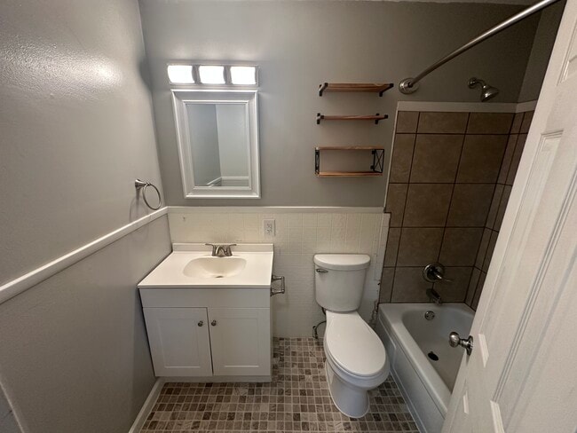 Building Photo - 1040 Bowerman Dr.