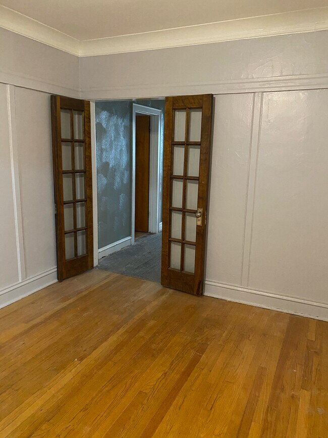 Exit Dining Room - 7309 S Constance Ave