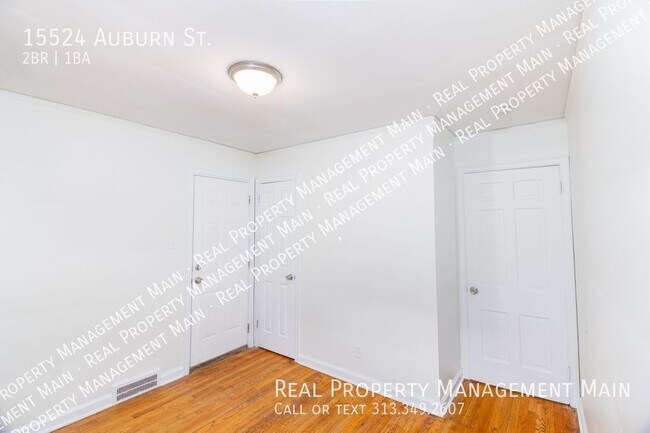 Building Photo - Newly Renovated Home on Auburn St.