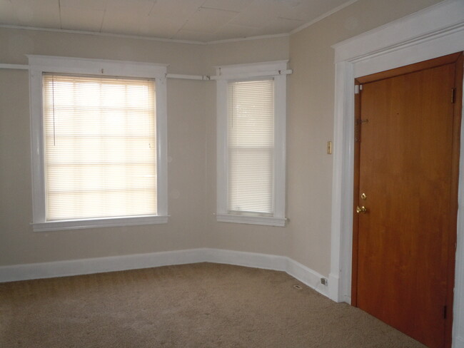 Building Photo - 123 Teckla Ave