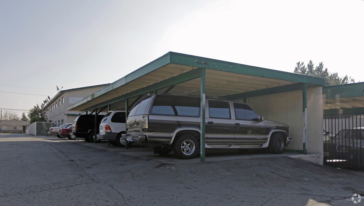 Building Photo - 10340 Vernon Ave